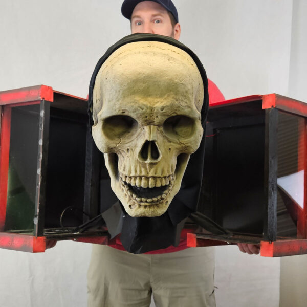 Spook House Lunging Skull Box - Image 5